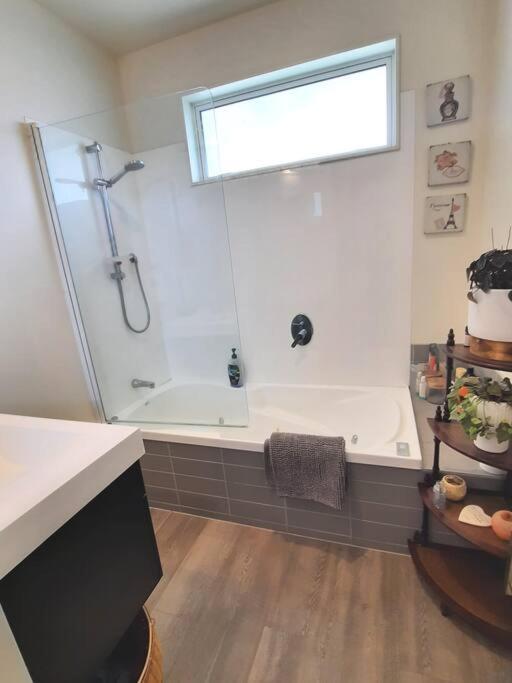 Banbury Deluxe With Spa Bath! Private Courtyard! Queenstown Exterior foto